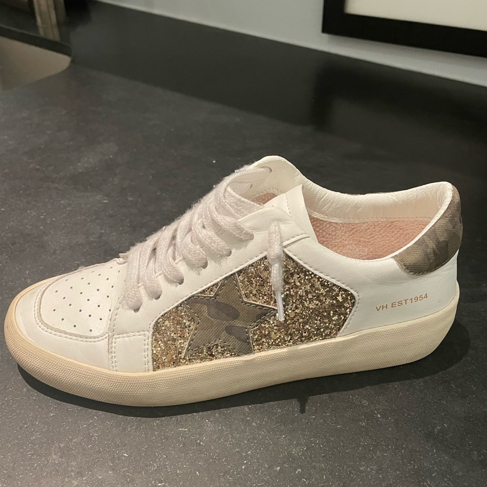 Vintage Havana star camo sneakers Size 9